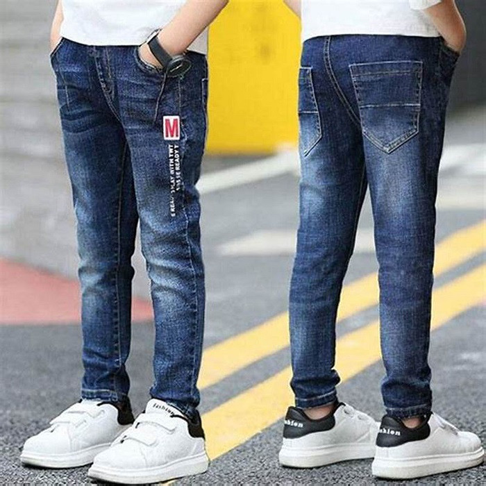 Stylish slim-fit stretchable denim jeans for men