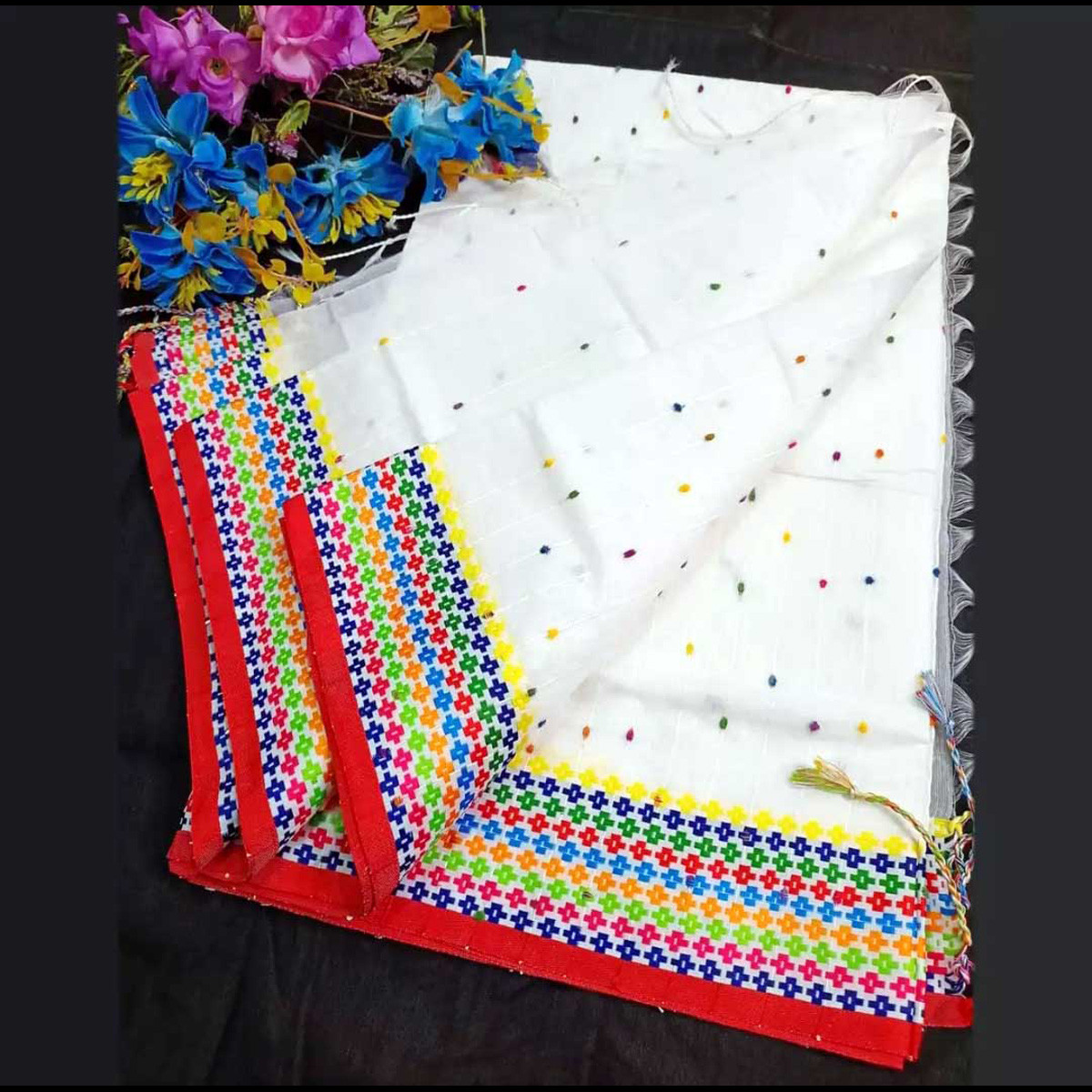 Fashionable White colour Popkon Cotton Kotha khesh Tangail Tant Saree For For Women